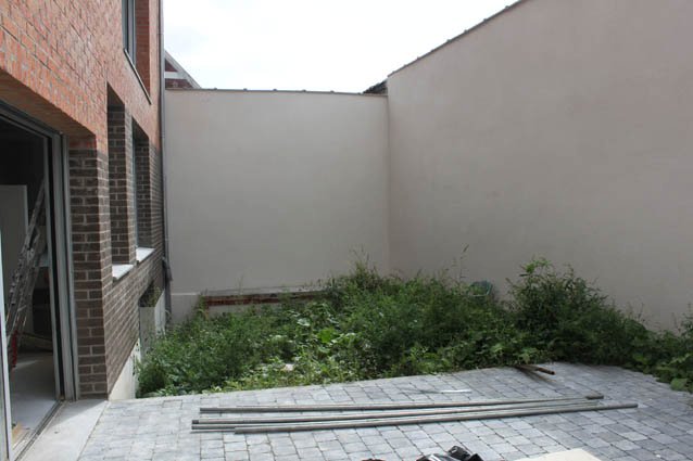 Avant - petit jardin urbain  pelouse synthétique  100m²  à Lille 
